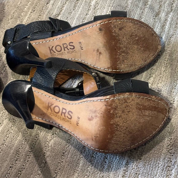 Elegant Black Buckle Heels - Picture 4 of 7